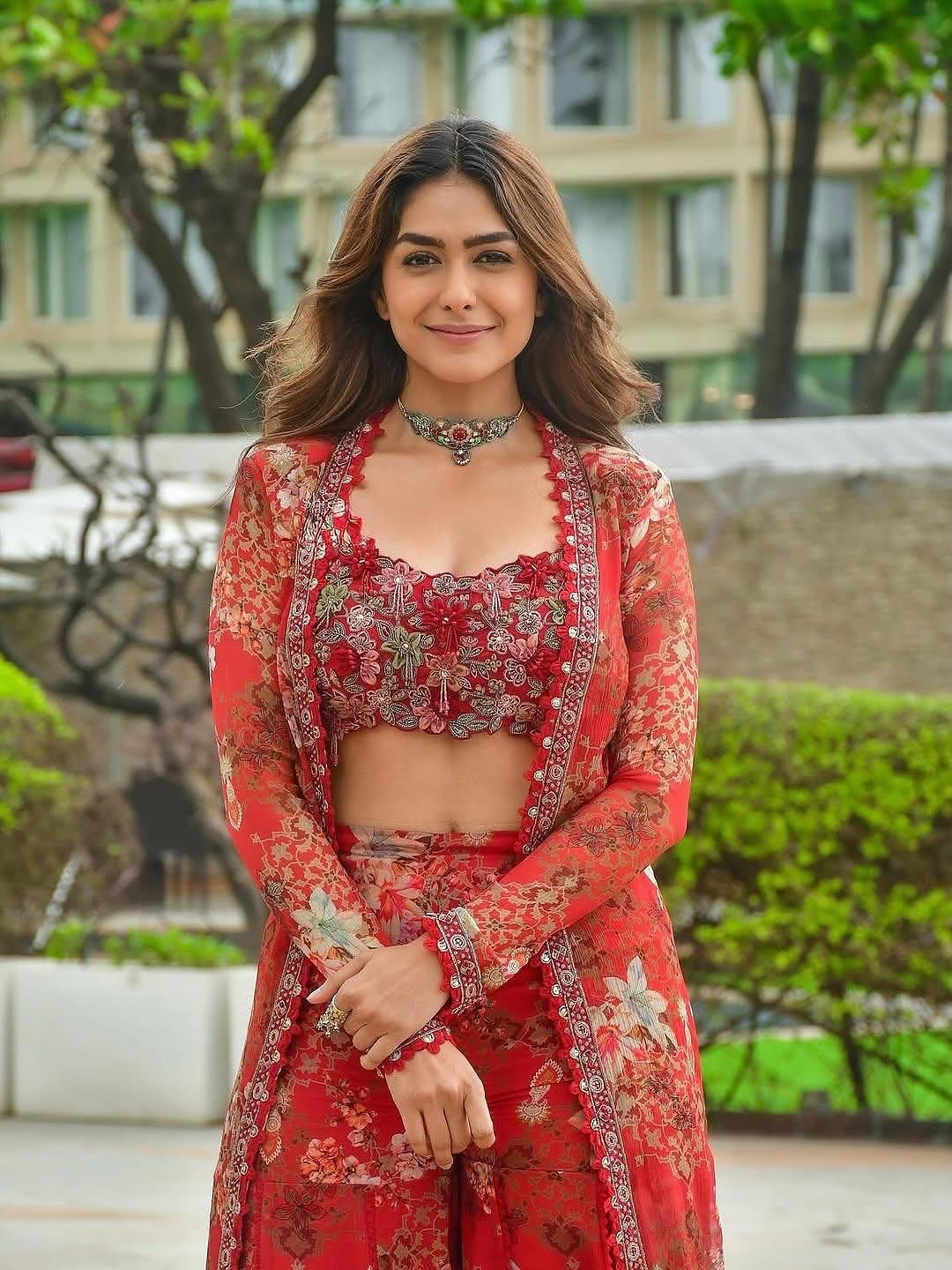 Celibrity inspired Red Blossom Georgette Cord set with Jacket