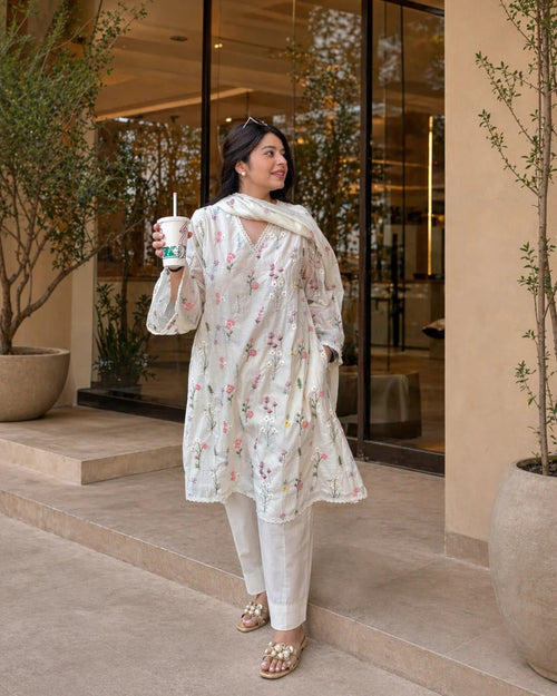 Elegant White Floral Embroidered Ethnic Kurta Set for Women