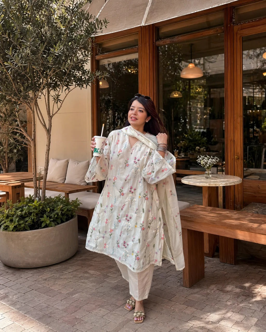 Elegant White Floral Embroidered Ethnic Kurta Set for Women