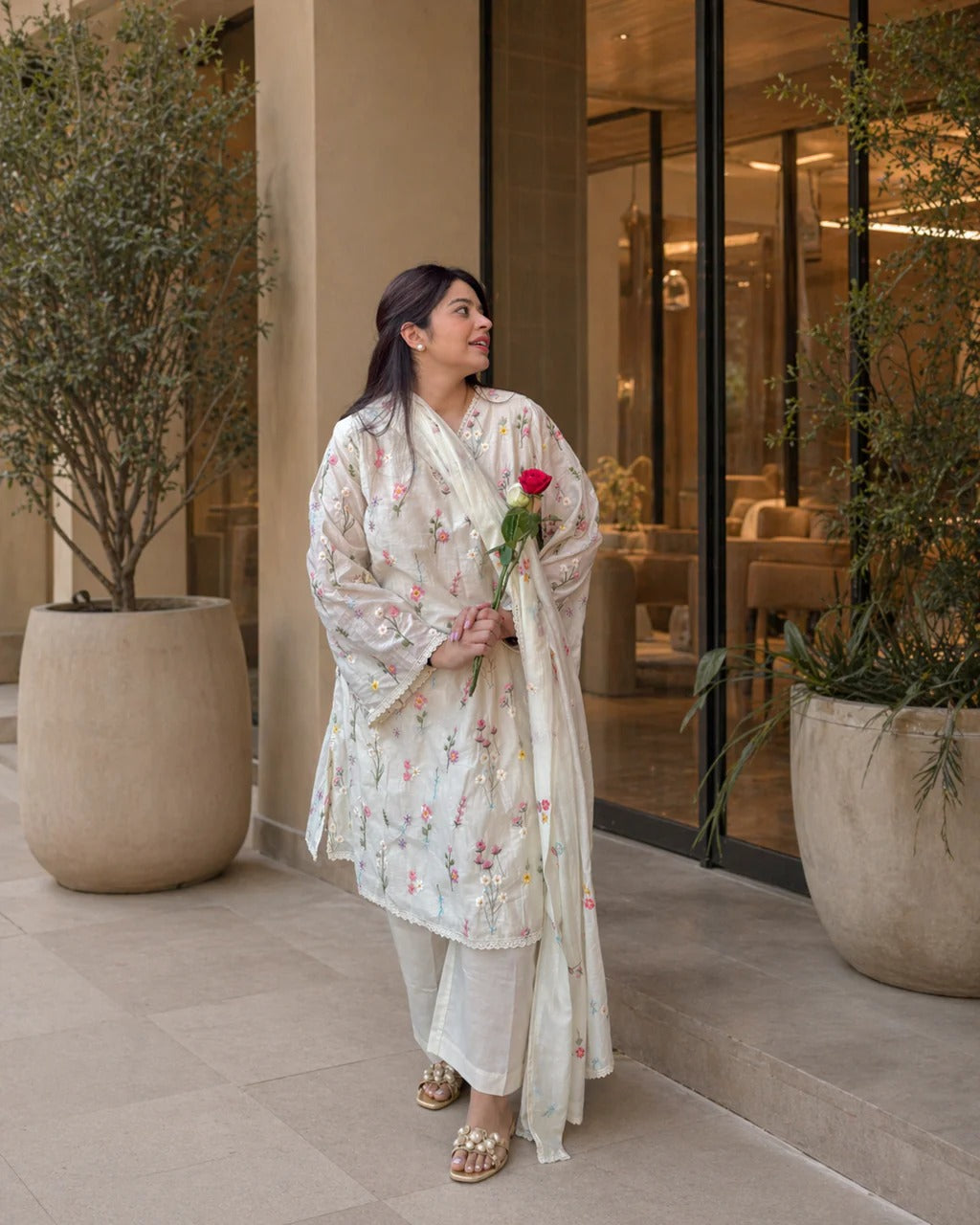 Elegant White Floral Embroidered Ethnic Kurta Set for Women